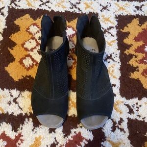 Earth Peep Toe Bootie - Black, Size 7